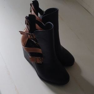 NWT Wedges with Cutout Detail